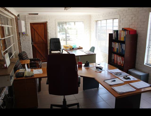 400M² BUILDING FOR SALE IN COLESBERG INDUSTRIAL